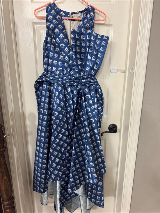 Sachin + Babi Dresses & Skirts - Sachin & Babi Sleeveless Blue Patterned Midi Dress with Tie Waist with Bow Size2